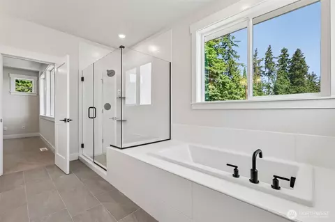 Bath - 306 182nd Pl SE, Bothell, WA 98012 photo 5 of 5