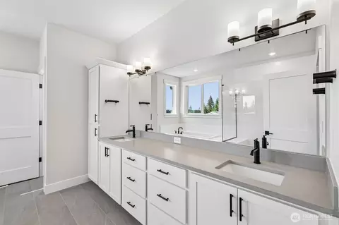 Bath - 306 182nd Pl SE, Bothell, WA 98012 photo 4 of 5