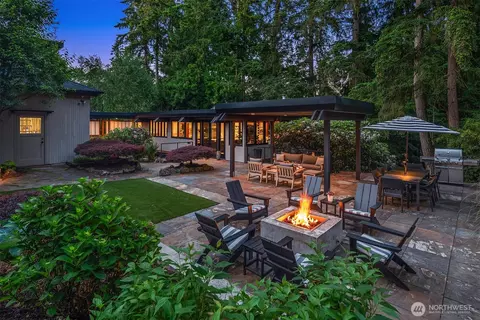 2716 106th Pl SE, Beaux Arts Village, WA 98004