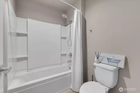 Bath - 3907 168th Pl SE, Bothell, WA 98012 photo 2 of 4