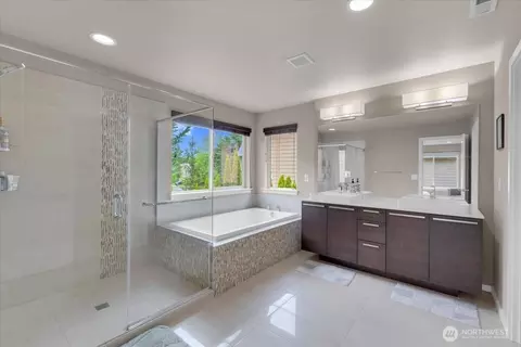 Bath - 3907 168th Pl SE, Bothell, WA 98012 photo 3 of 4