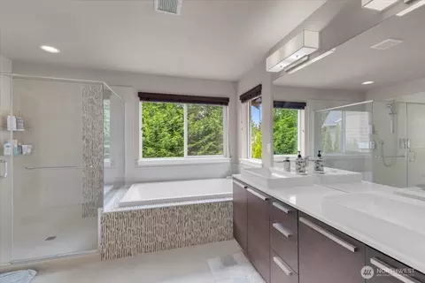 Bath - 3907 168th Pl SE, Bothell, WA 98012 photo 4 of 4