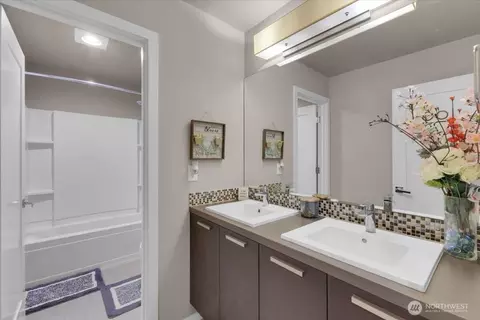Bath - 3907 168th Pl SE, Bothell, WA 98012 photo 1 of 4