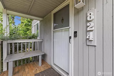 824 S 146th St, Burien, WA 98168