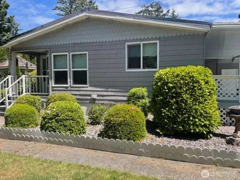 2404 Bay Ave, Ocean Park, WA 98640