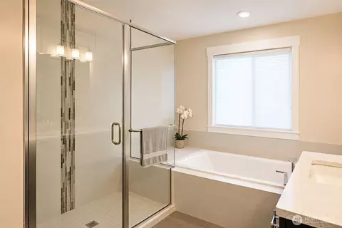 Bath - 4109 172nd Pl SE, Bothell, WA 98012 photo 2 of 3