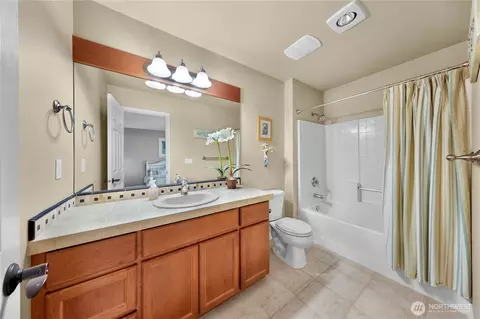 Bath - 2029 240th Pl SE, Bothell, WA 98021 photo 5 of 5