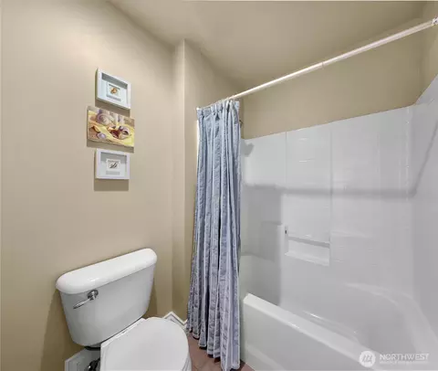 Bath - 2029 240th Pl SE, Bothell, WA 98021 photo 4 of 5