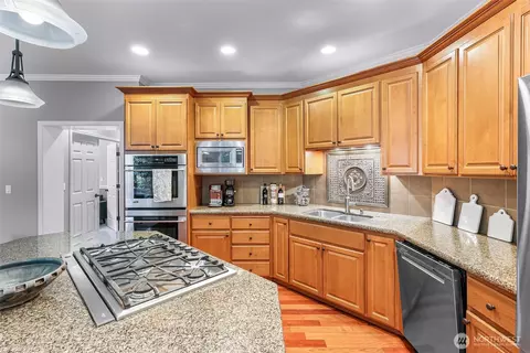 Kitchen - 2029 240th Pl SE, Bothell, WA 98021 photo 3 of 4