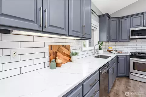 Kitchen - 41 Smithfield Dr, Sequim, WA 98382 photo 4 of 7