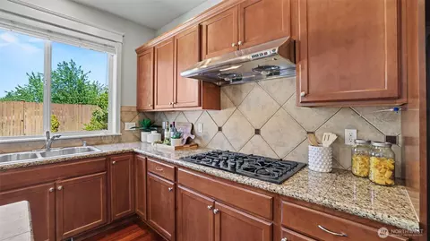 Kitchen - 4029 166th St SE, Bothell, WA 98012 photo 2 of 3