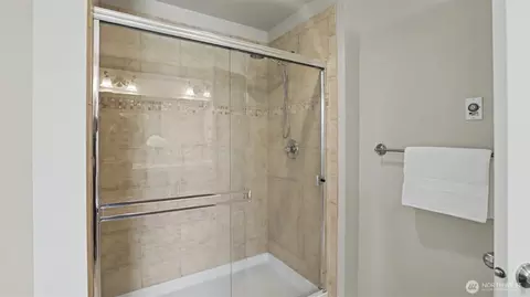 Bath - 4029 166th St SE, Bothell, WA 98012 photo 2 of 3