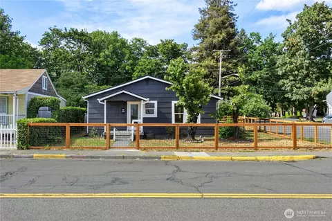421 4th St NE, Auburn, WA 98002