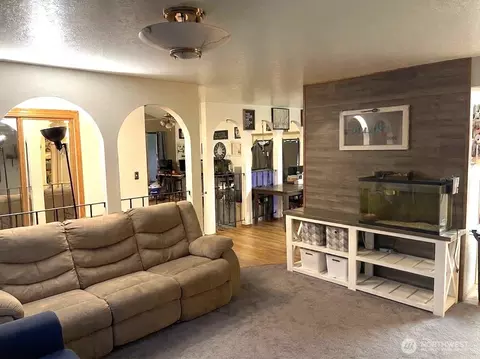 Living - 2806 86th St SE, Everett, WA 98208 photo 2 of 3