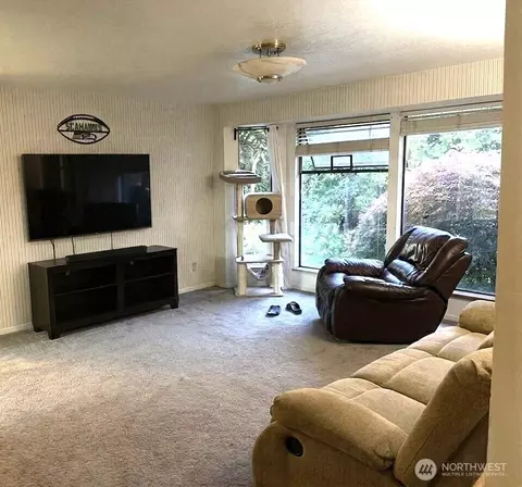 Living - 2806 86th St SE, Everett, WA 98208 photo 1 of 3