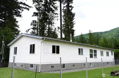 8375 Golden Valley Blvd, Maple Falls, WA 98266