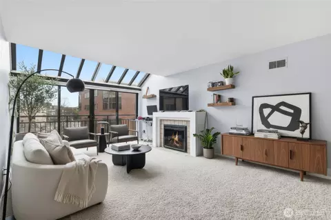 275 W Roy St #412, Seattle, WA 98119