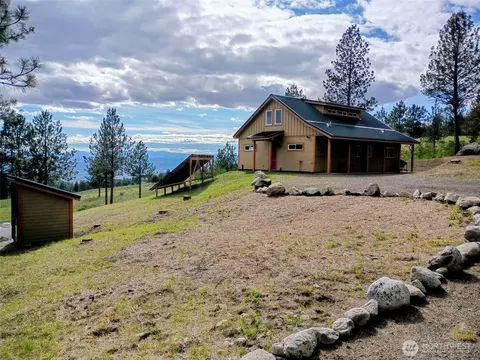 359 Bandtman Rd, Tonasket, WA 98855