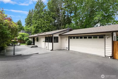 8634 NE 169th St, Kenmore, WA 98028