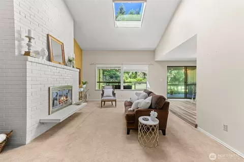 909 30th St NW #2C, Gig Harbor, WA 98335