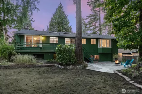 12822 NE 68th St, Kirkland, WA 98033