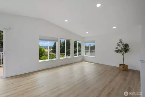 Living - 2126 E Grand Ave, Everett, WA 98201 photo 3 of 5