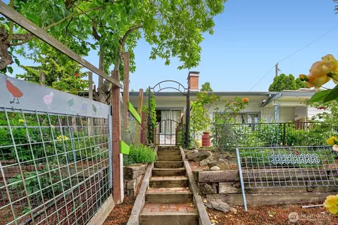10728 29th Pl SW, Seattle, WA 98146