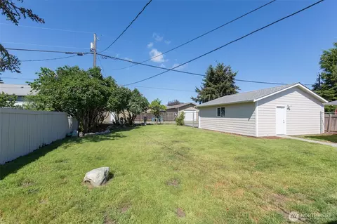 Exterior - 319 N Dunlap St, Sequim, WA 98382 photo 2 of 4
