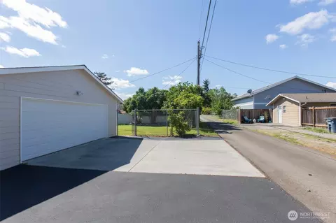 Exterior - 319 N Dunlap St, Sequim, WA 98382 photo 1 of 4
