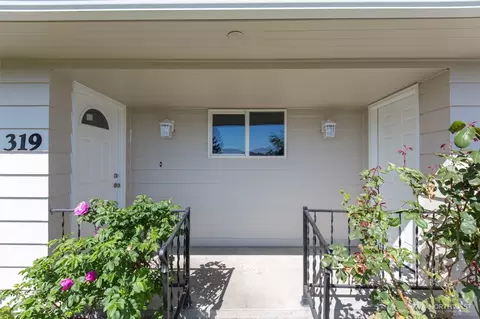 Exterior - 319 N Dunlap St, Sequim, WA 98382 photo 3 of 4