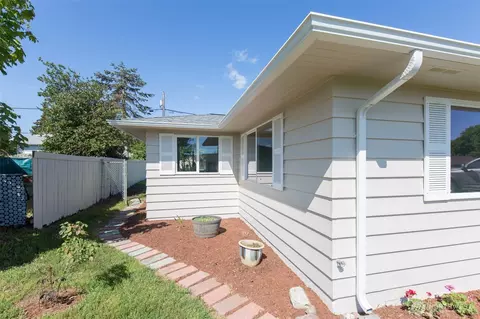 Exterior - 319 N Dunlap St, Sequim, WA 98382 photo 4 of 4