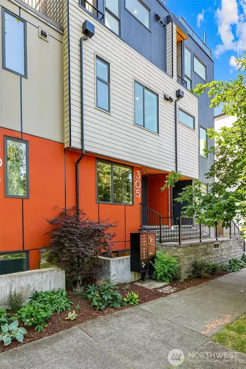 305 17th Ave E, Seattle, WA 98112
