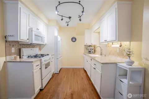 15633 44th Ave W #B-1, Lynnwood, WA 98087