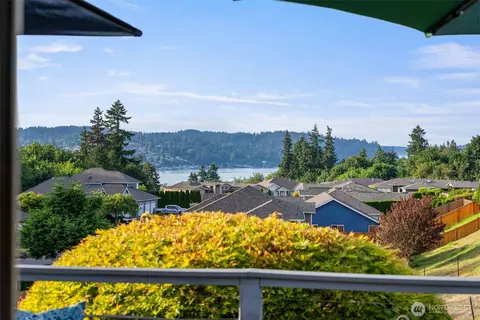 650 Medallion Pl E, Port Orchard, WA 98366