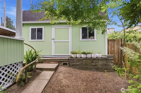 Exterior - 2115 Main St, Everett, WA 98203 photo 6 of 17