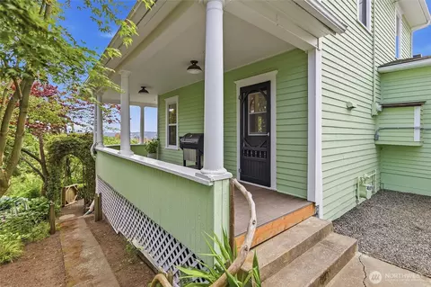 Exterior - 2115 Main St, Everett, WA 98203 photo 5 of 17
