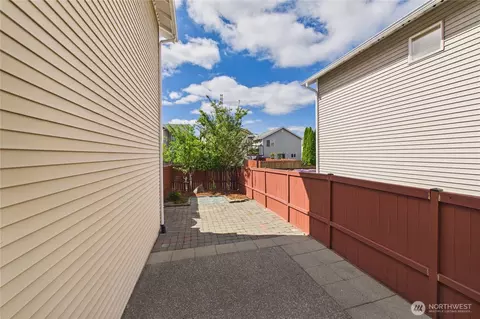 Exterior - 3908 153rd Pl SE, Bothell, WA 98012 photo 3 of 9