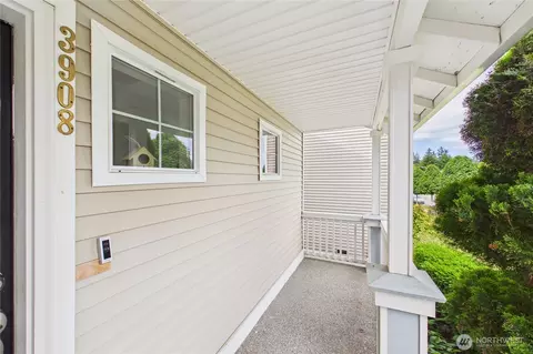 Exterior - 3908 153rd Pl SE, Bothell, WA 98012 photo 7 of 9