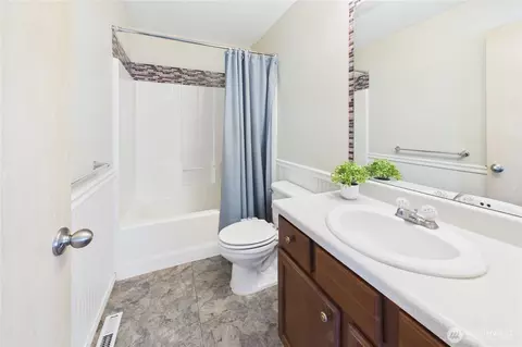 Bath - 3908 153rd Pl SE, Bothell, WA 98012 photo 2 of 3