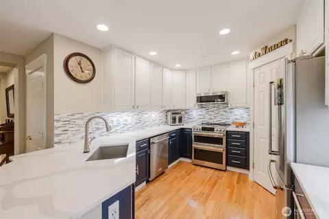 Kitchen - 160 E Soderberg Rd #H24, Allyn, WA 98524 photo 1 of 3