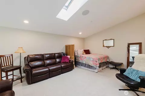 Bedroom - 160 E Soderberg Rd #H24, Allyn, WA 98524 photo 6 of 7