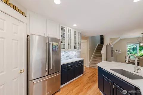 Kitchen - 160 E Soderberg Rd #H24, Allyn, WA 98524 photo 2 of 3