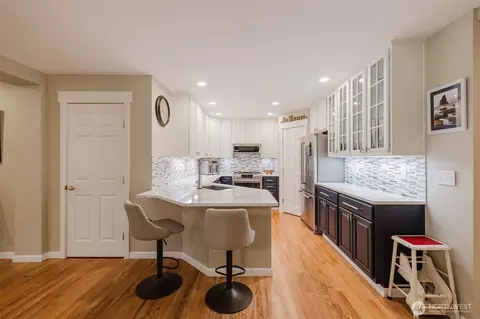 Kitchen - 160 E Soderberg Rd #H24, Allyn, WA 98524 photo 3 of 3