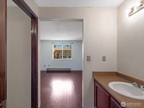 Bath - 820 E Cady Rd #D202, Everett, WA 98203 photo 1 of 4