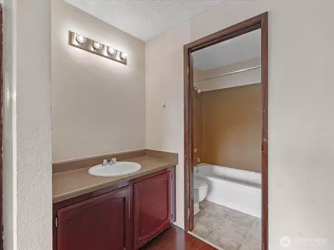 Bath - 820 E Cady Rd #D202, Everett, WA 98203 photo 2 of 4