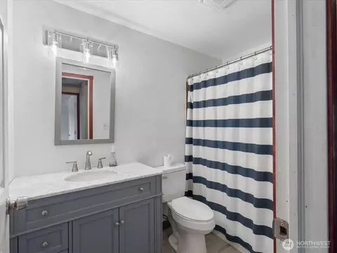 Bath - 820 E Cady Rd #D202, Everett, WA 98203 photo 4 of 4
