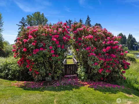 Exterior - 820 E Cady Rd #D202, Everett, WA 98203 photo 2 of 4