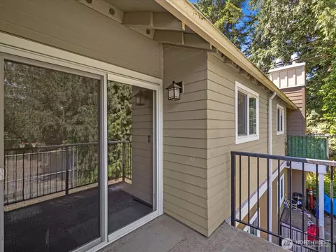 Exterior - 820 E Cady Rd #D202, Everett, WA 98203 photo 1 of 4