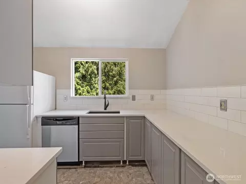 Kitchen - 820 E Cady Rd #D202, Everett, WA 98203 photo 2 of 3
