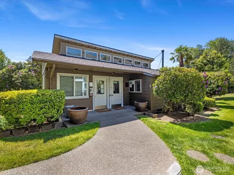 Exterior - 820 E Cady Rd #D202, Everett, WA 98203 photo 3 of 4
